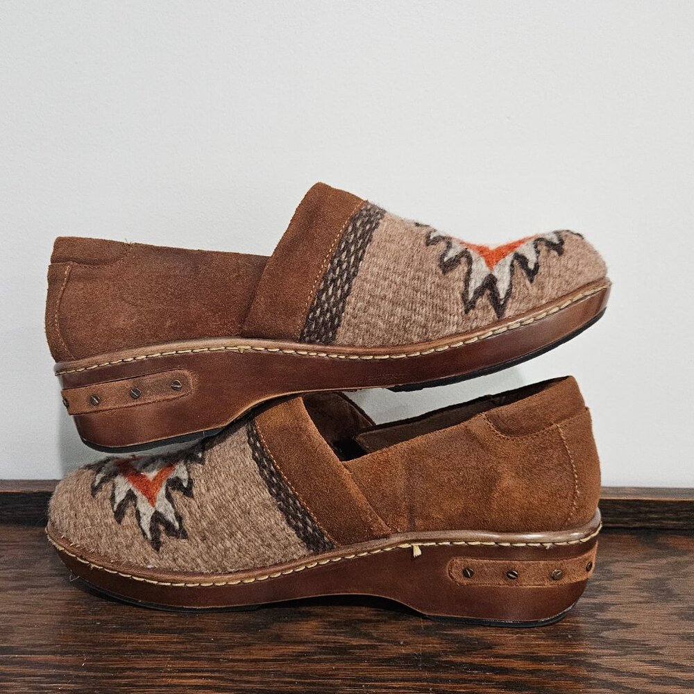 Born Bailie clogs Aztec pattern clogs - image 8